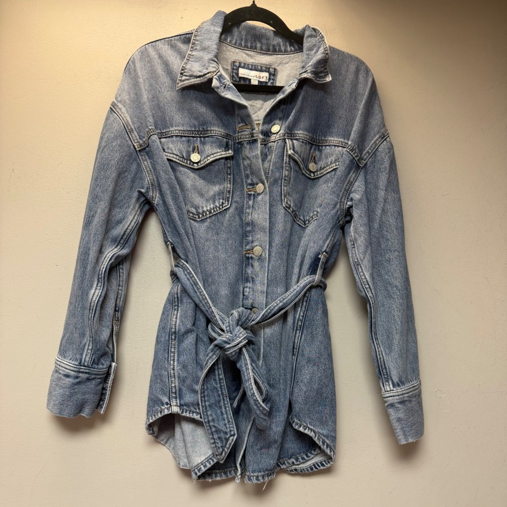 LOFT Denim Shirt Jacket Womens Medium Blue Excellent Belted Button Down Shacket